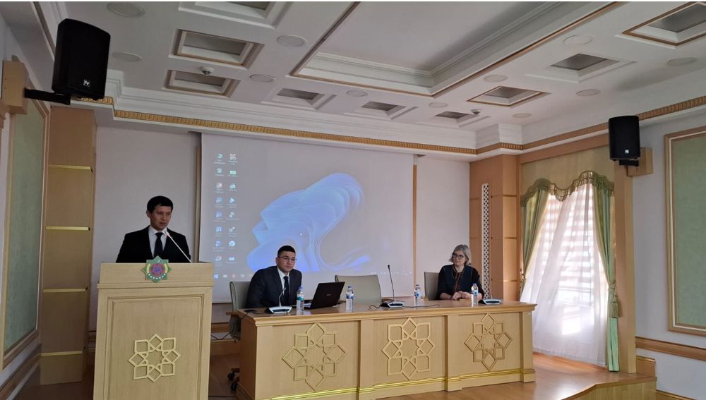 Ahal welaýat daşky gurşawy goramak müdirliginiň hem-de Köpetdag döwlet tebigy goraghanasynyň işgärleri tebigatyň biodürlüligini öwrenmekde we gorag işlerine gözegçilik etmekde sanly tehnologiýalaryň peýdalanylyşyny özleşdirýärler