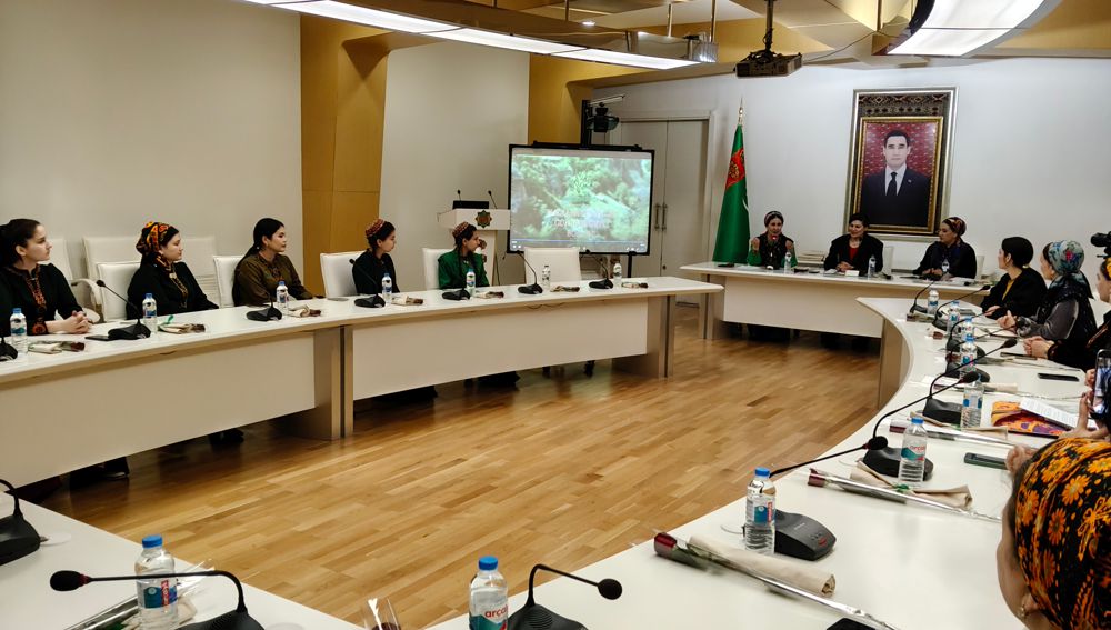 Ýurdumyzyň paýtagty Aşgabat şäherinde, «Zenan we tebigat» atly döredijilikli duşuşyk geçirildi