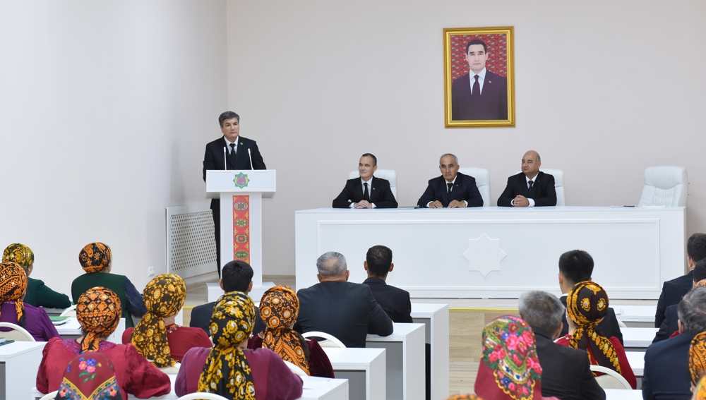 “Daşky gurşawy goramak, häzirki döwrüň möhüm wezipesi” atly maslahat